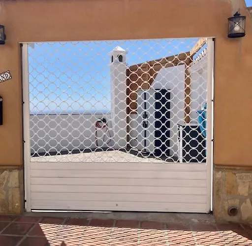 In With Private Pool And Sea View Вилла *